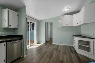 334 SE Hazel St, Mill City, OR 97360 - Photo 14