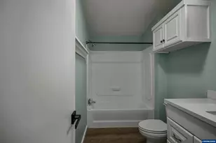 334 SE Hazel St, Mill City, OR 97360 - Photo 28