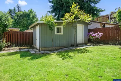 334 SE Hazel St, Mill City, OR 97360 - Photo 32
