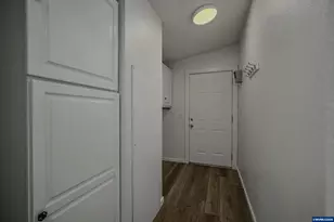 334 SE Hazel St, Mill City, OR 97360 - Photo 16