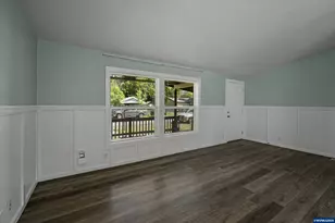 334 SE Hazel St, Mill City, OR 97360 - Photo 8