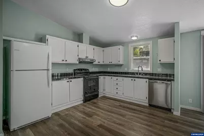 334 SE Hazel St, Mill City, OR 97360 - Photo 10