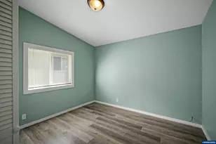 334 SE Hazel St, Mill City, OR 97360 - Photo 26