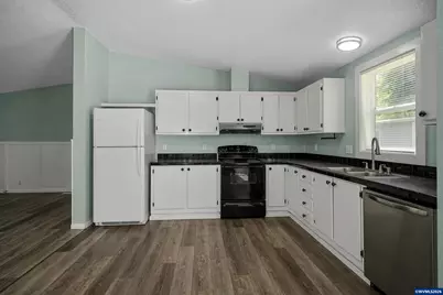 334 SE Hazel St, Mill City, OR 97360 - Photo 12