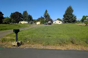 415 SE Hawthorne Ave, Dallas, OR 97338 - Photo 1
