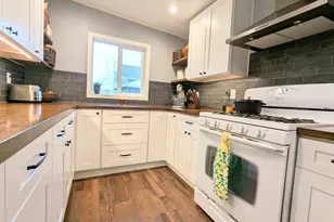 821 Liberty St, Silverton, OR 97381 - Photo 8