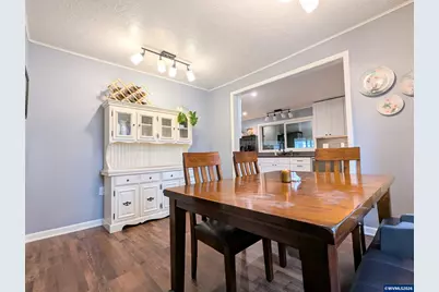 821 Liberty St, Silverton, OR 97381 - Photo 6