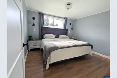 821 Liberty St, Silverton, OR 97381 - Photo 10