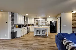 11633 Warbler Ln NE, Aurora, OR 97002 - Photo 10