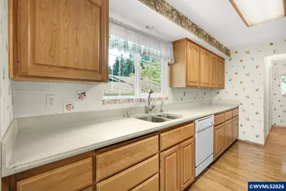 2225 W 28th Av, Eugene, OR 97405 - Photo 10