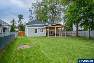 221 N 3rd St, Jefferson, OR 97352 - Photo 28