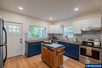 221 N 3rd St, Jefferson, OR 97352 - Photo 10