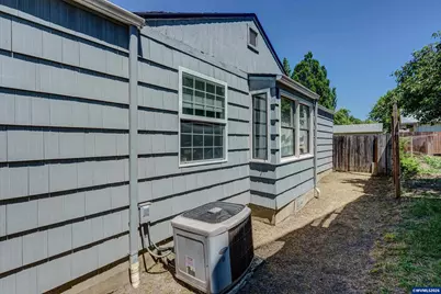 1045 SW Grove St, Corvallis, OR 97333 - Photo 26