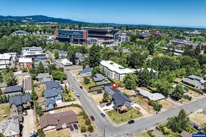 1045 SW Grove St, Corvallis, OR 97333 - Photo 2