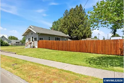 321 W Virginia St, Stayton, OR 97383 - Photo 4