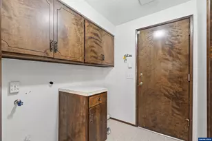 488 Cascade Dr, Springfield, OR 97478 - Photo 22