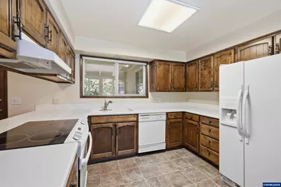 488 Cascade Dr, Springfield, OR 97478 - Photo 16