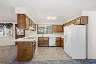 488 Cascade Dr, Springfield, OR 97478 - Photo 14