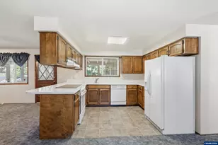 488 Cascade Dr, Springfield, OR 97478 - Photo 14