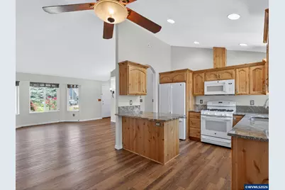 4940 Keiko Ct NE, Salem, OR 97305 - Photo 12