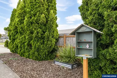 1020 45th Av NE, Salem, OR 97301 - Photo 2