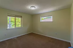 2190 NW Cluster Oak Ave, Albany, OR 97321 - Photo 18