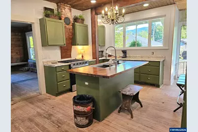 329 S 1st Av, Mill City, OR 97360 - Photo 14