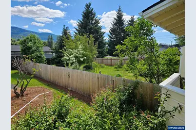 329 S 1st Av, Mill City, OR 97360 - Photo 42