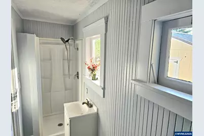329 S 1st Av, Mill City, OR 97360 - Photo 20