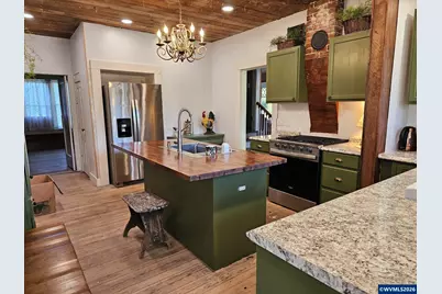 329 S 1st Av, Mill City, OR 97360 - Photo 8
