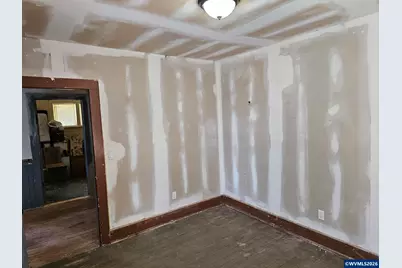 329 S 1st Av, Mill City, OR 97360 - Photo 34