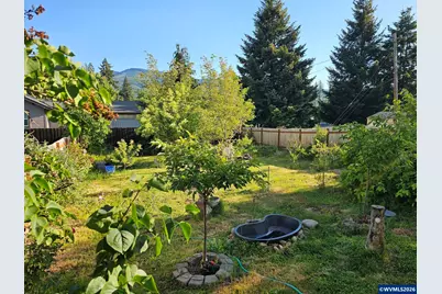 329 S 1st Av, Mill City, OR 97360 - Photo 40