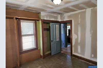 329 S 1st Av, Mill City, OR 97360 - Photo 34
