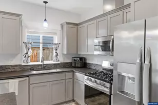 393 NW Denton Ave, Dallas, OR 97338 - Photo 6