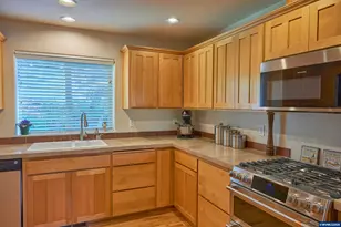 1280 Westbrook Dr NW, Salem, OR 97304 - Photo 12