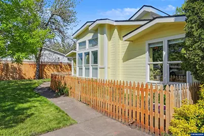 631 N 12th St, Philomath, OR 97370 - Photo 2