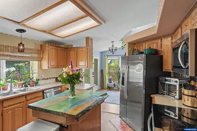 631 N 12th St, Philomath, OR 97370 - Photo 8