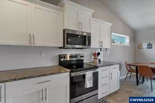 2271 Cheadle Lk Ct, Lebanon, OR 97355 - Photo 12