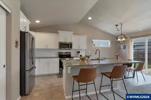 2271 Cheadle Lk Ct, Lebanon, OR 97355 - Photo 10