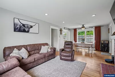 980 E College St, Mount Angel, OR 97362 - Photo 2