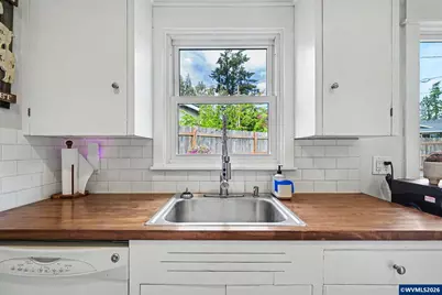 980 E College St, Mount Angel, OR 97362 - Photo 8