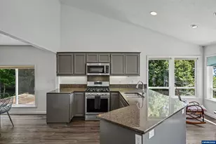 920 NW Carpathian Dr, Corvallis, OR 97330 - Photo 14