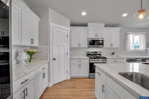 1448 SW 11th St, Dallas, OR 97338 - Photo 8