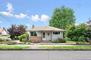 303 Mill St, Silverton, OR 97381 - Photo 2