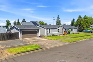 310 W B St, Lebanon, OR 97355 - Photo 2