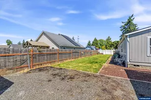310 W B St, Lebanon, OR 97355 - Photo 24