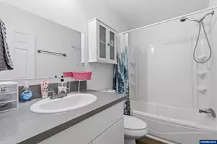 310 W B St, Lebanon, OR 97355 - Photo 16