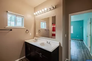 1374 Ruge St NW, Salem, OR 97304 - Photo 24