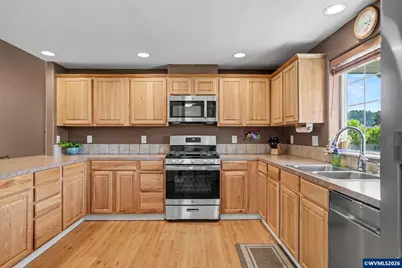916 Travis Dr NE, Silverton, OR 97381 - Photo 14