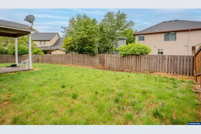 1013 Robbins Ct, Lebanon, OR 97355 - Photo 2